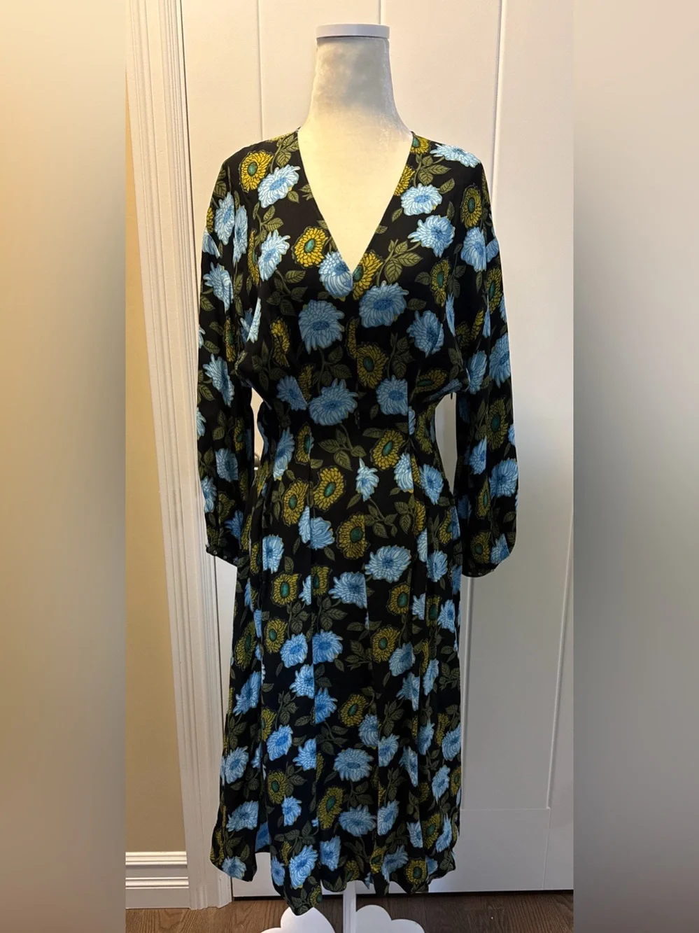 SANDRO PARIS Floral Silk-Feel Dress – Size 38 (Medium) - Picture 2 of 8